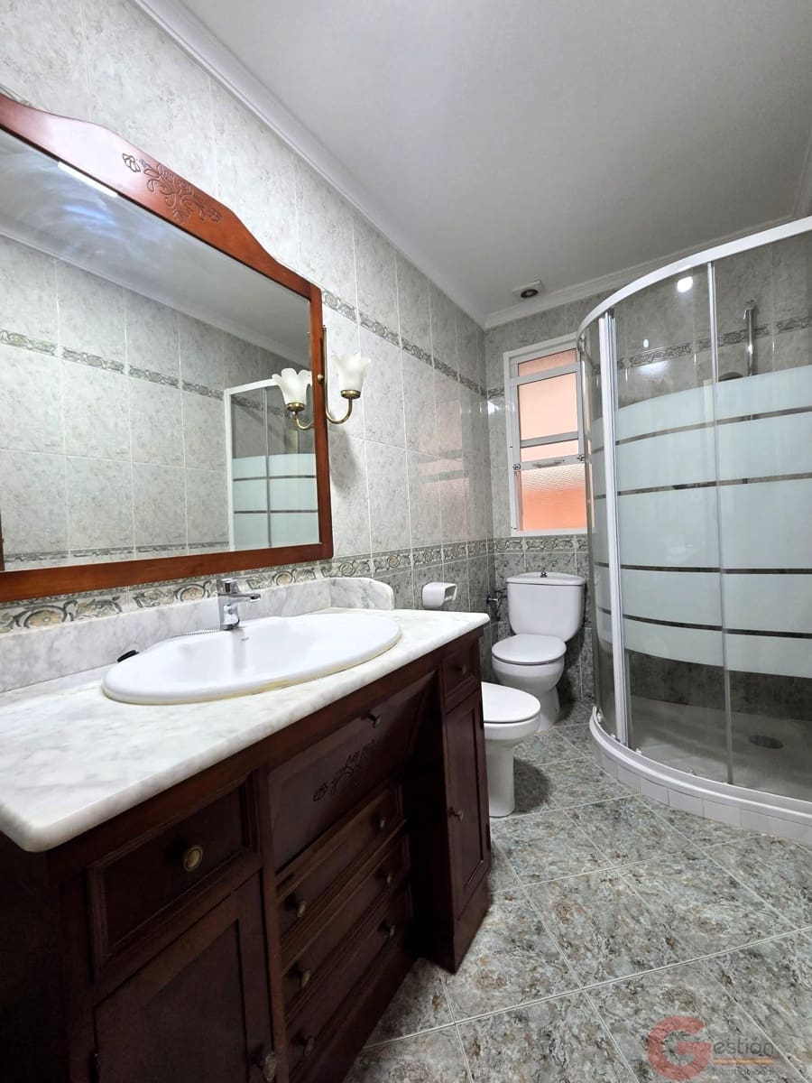 4 bedroom Flat for sale in Motril with garage - € 179,000 (Ref: 9503534)