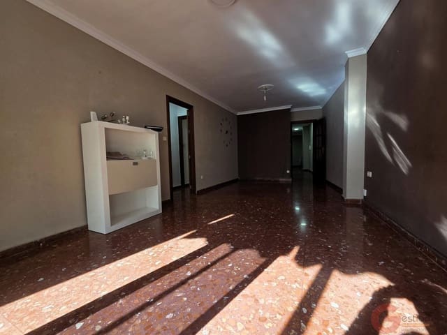 4 bedroom Flat for sale in Motril with garage - € 179,000 (Ref: 9503534)