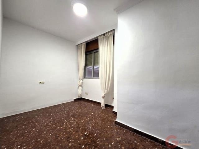 4 bedroom Flat for sale in Motril with garage - € 179,000 (Ref: 9503534)