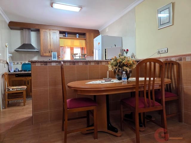 5 sovrum Villa till salu i Píñar - 126 000 € (Ref: 9519710)