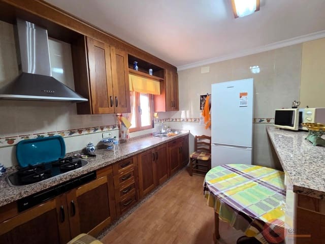 5 sovrum Villa till salu i Píñar - 126 000 € (Ref: 9519710)