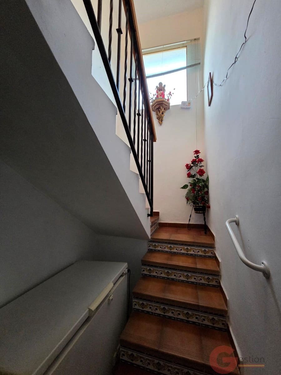 7 bedroom Villa for sale in Albunuelas - € 69,000 (Ref: 9523471)