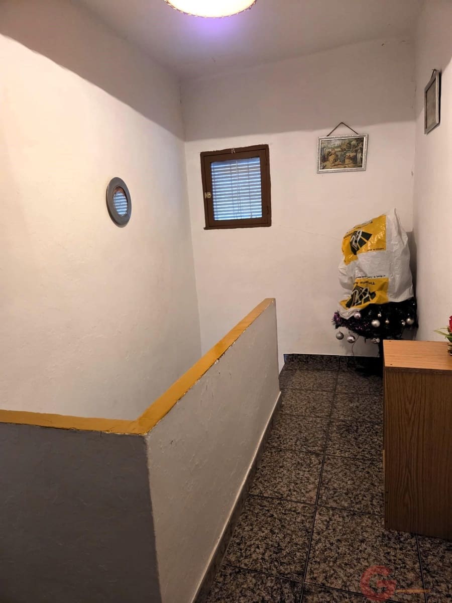 7 bedroom Villa for sale in Albunuelas - € 69,000 (Ref: 9523471)