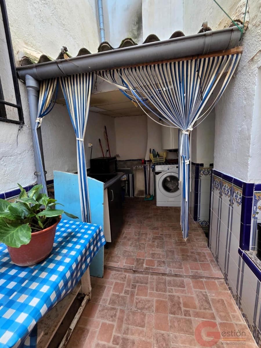 7 bedroom Villa for sale in Albunuelas - € 69,000 (Ref: 9523471)