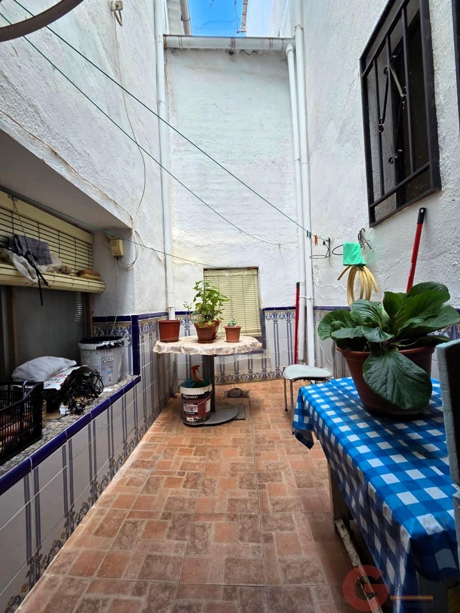 7 bedroom Villa for sale in Albunuelas - € 69,000 (Ref: 9523471)