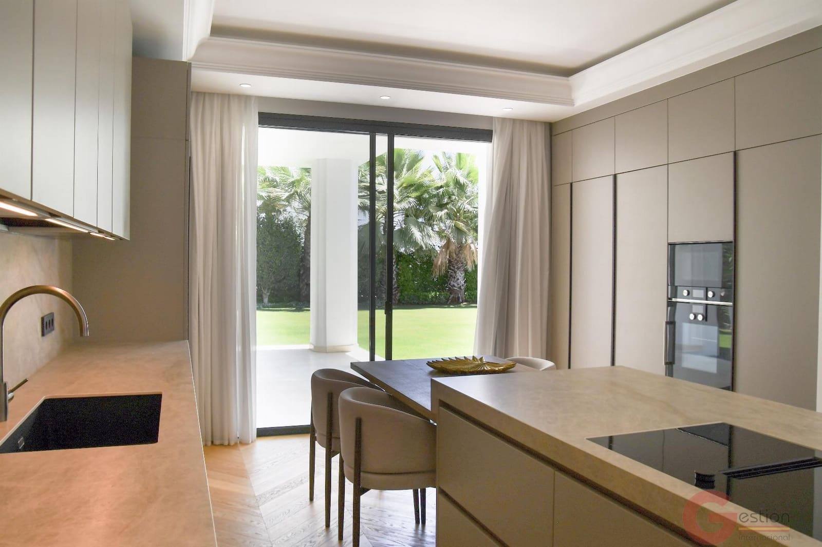 6 sypialnia Willa na sprzedaż w Marbella z basenem garażem - 6 400 000 € (Ref: 9548369)