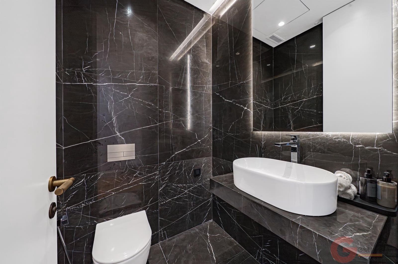 6 sypialnia Willa na sprzedaż w Marbella z basenem garażem - 6 400 000 € (Ref: 9548369)