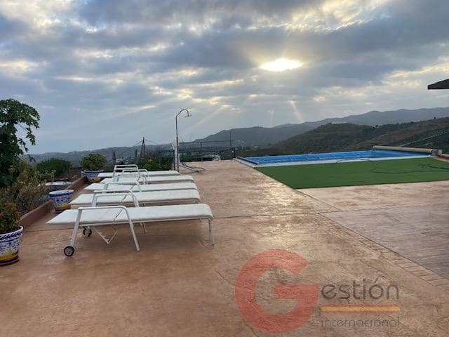 4 sypialnia Finka/Dom wiejski na sprzedaż w Almayate z basenem garażem - 460 000 € (Ref: 9554274)