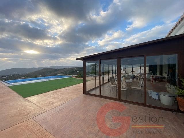 4 sypialnia Finka/Dom wiejski na sprzedaż w Almayate, Vélez-Málaga z basenem garażem - 460 000 € (Ref: 9554274)