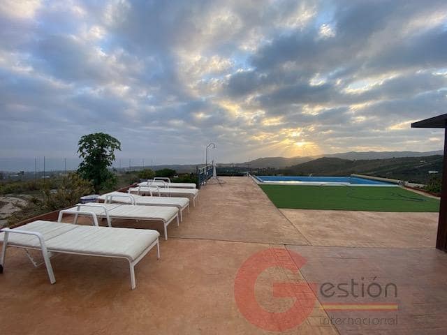 4 sypialnia Finka/Dom wiejski na sprzedaż w Almayate z basenem garażem - 460 000 € (Ref: 9554274)