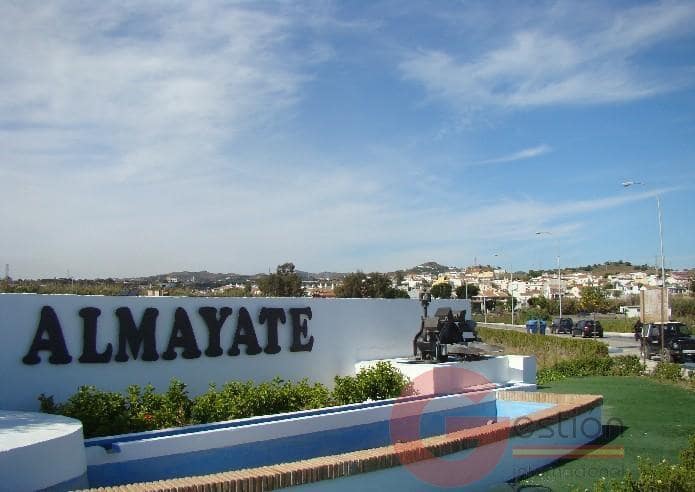 4 sypialnia Finka/Dom wiejski na sprzedaż w Almayate z basenem garażem - 460 000 € (Ref: 9554274)