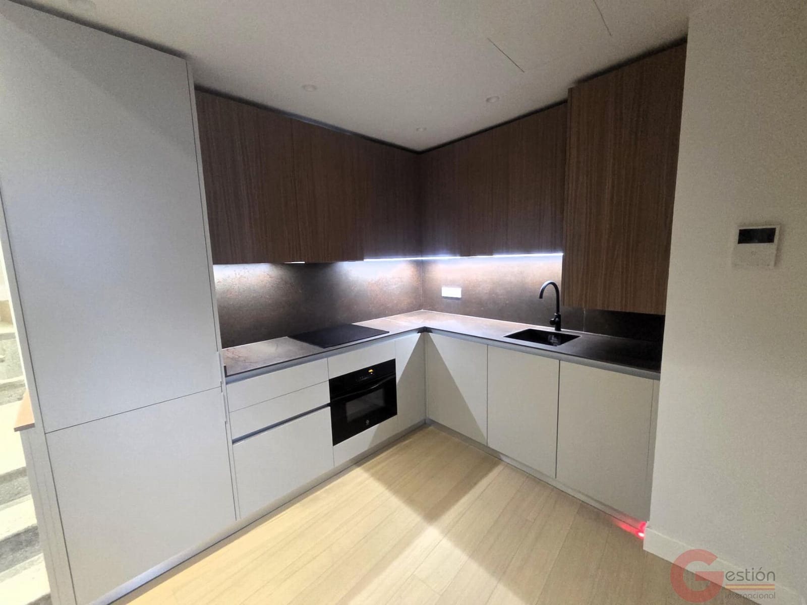 3 slaapkamer Appartement te koop in Granada stad met zwembad - € 650.000 (Ref: 9602401)