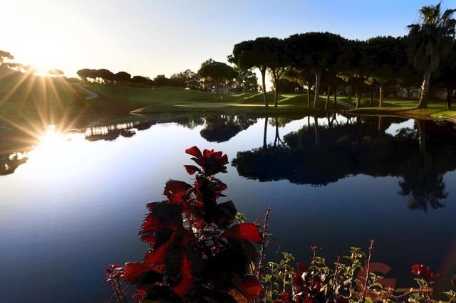 2 chambre Penthouse à vendre à Huerta Belón - Calvario, Marbella avec piscine garage - 700 000 € (Ref: 9650889)