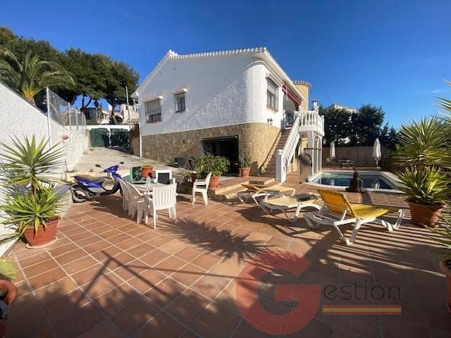 Chalet de 4 habitaciones en Caleta de Vélez en venta con piscina garaje - 690.000 € (Ref: 9677580)