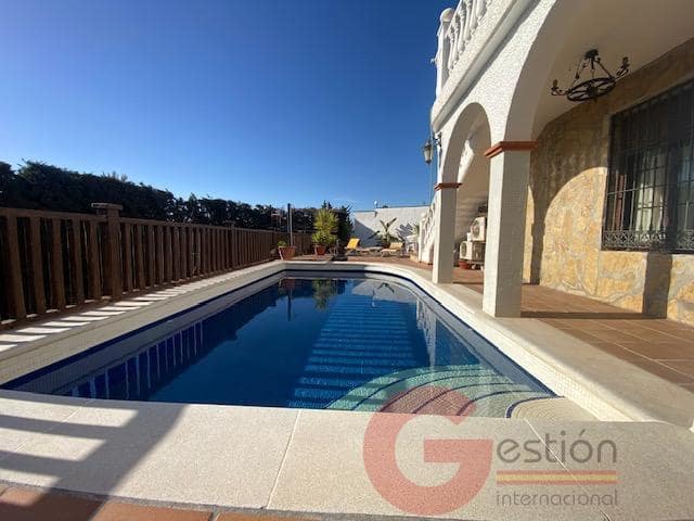Chalet de 4 habitaciones en Caleta de Vélez en venta con piscina garaje - 690.000 € (Ref: 9677580)