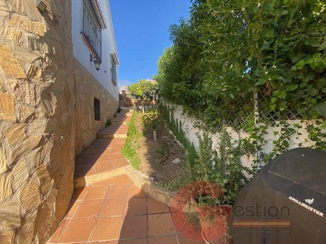 Chalet de 4 habitaciones en Caleta de Vélez en venta con piscina garaje - 690.000 € (Ref: 9677580)