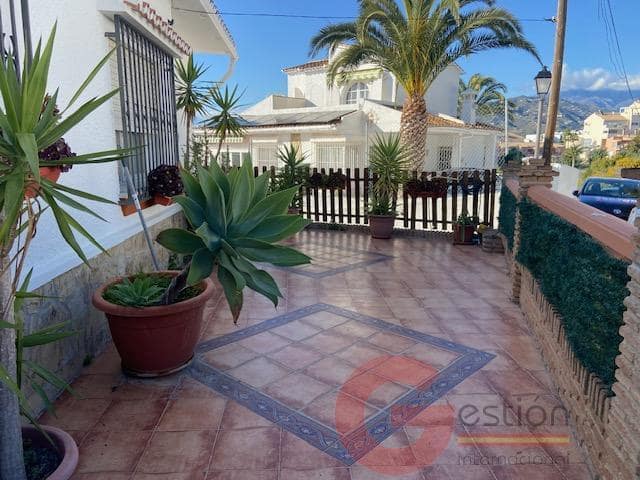 Chalet de 4 habitaciones en Caleta de Vélez en venta con piscina garaje - 690.000 € (Ref: 9677580)