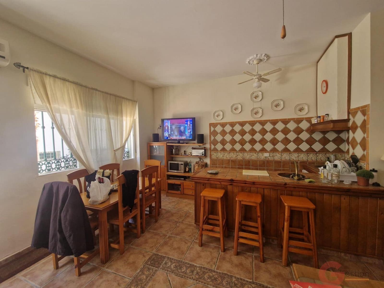 3 bedroom Commercial for sale in Salobrena with garage - € 117,000 (Ref: 9737316)