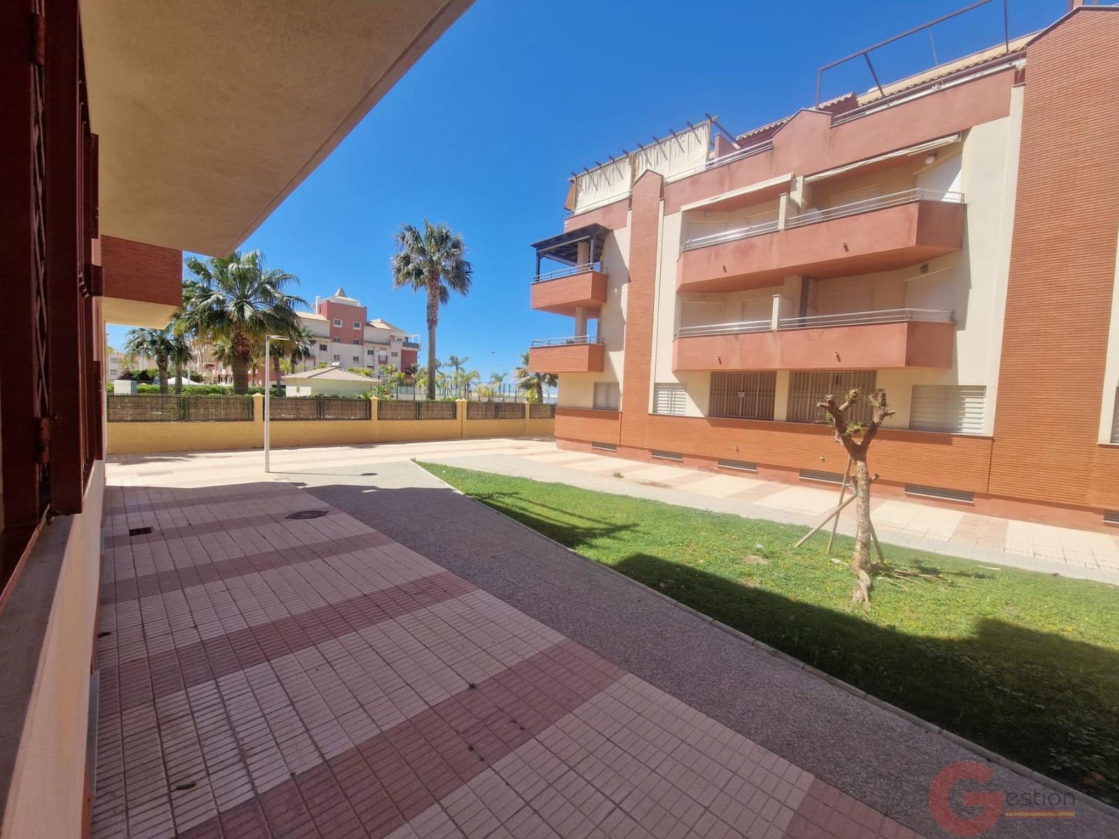 2 bedroom Flat for sale in Calahonda with pool - € 186,000 (Ref: 9787914)