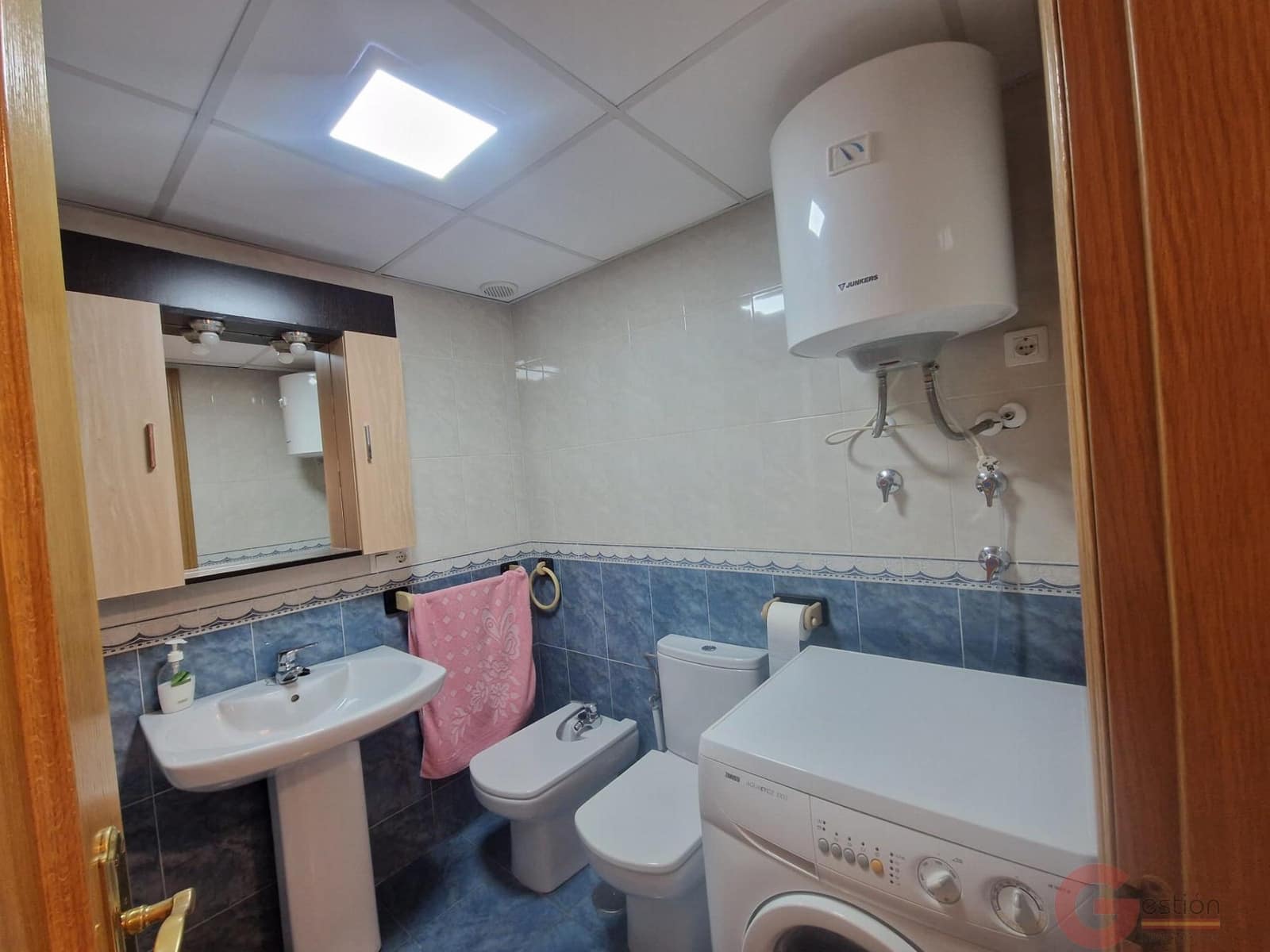 2 bedroom Flat for sale in Calahonda with pool - € 186,000 (Ref: 9787914)