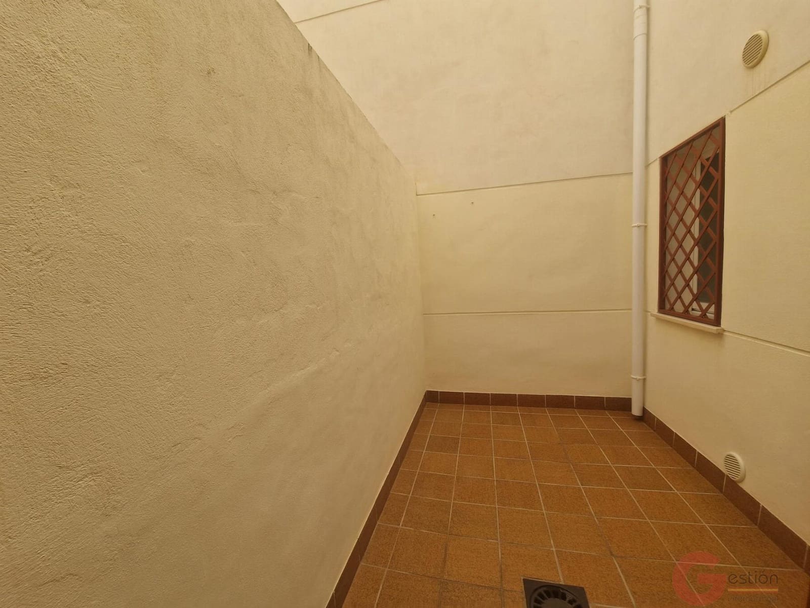 2 bedroom Flat for sale in Calahonda with pool - € 186,000 (Ref: 9787914)