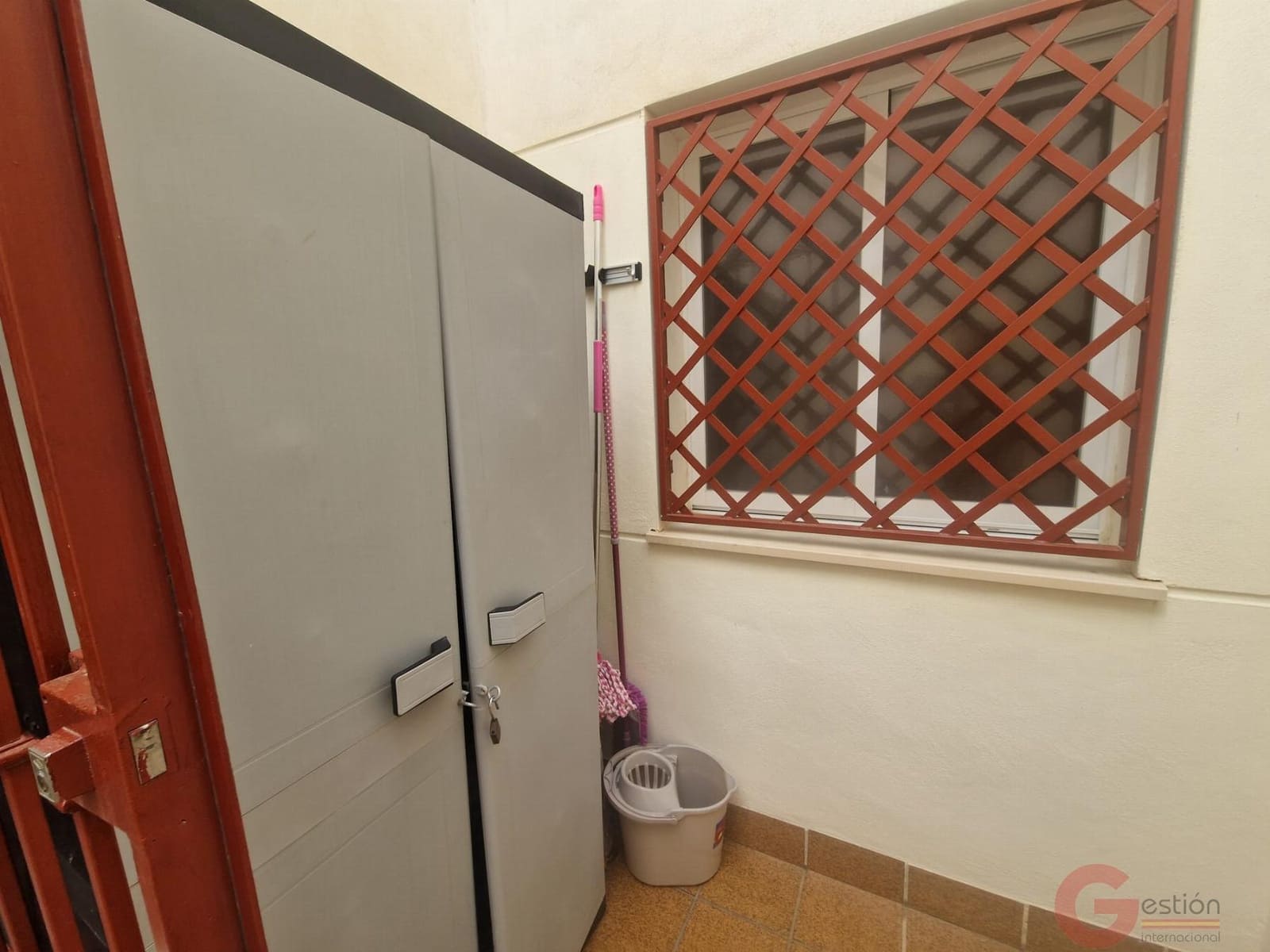 2 bedroom Flat for sale in Calahonda with pool - € 186,000 (Ref: 9787914)