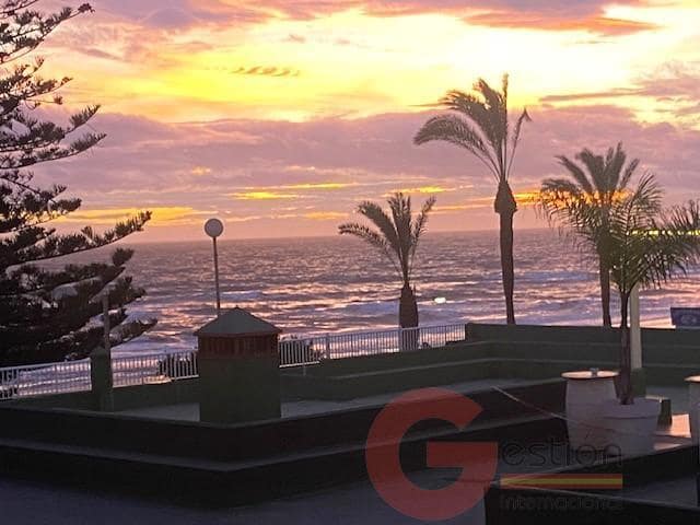 Studio for sale in Torrox-Costa with pool - € 185,000 (Ref: 9808077)