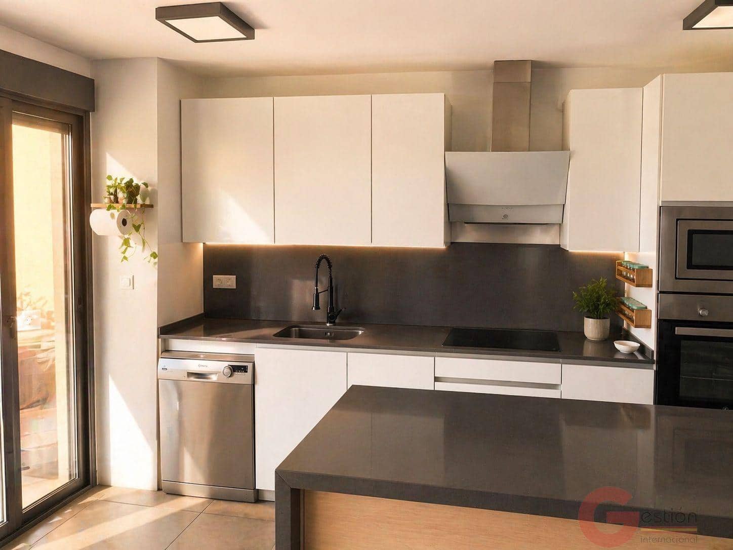 2 bedroom Flat for sale in Almunecar with pool garage - € 467,000 (Ref: 9826668)
