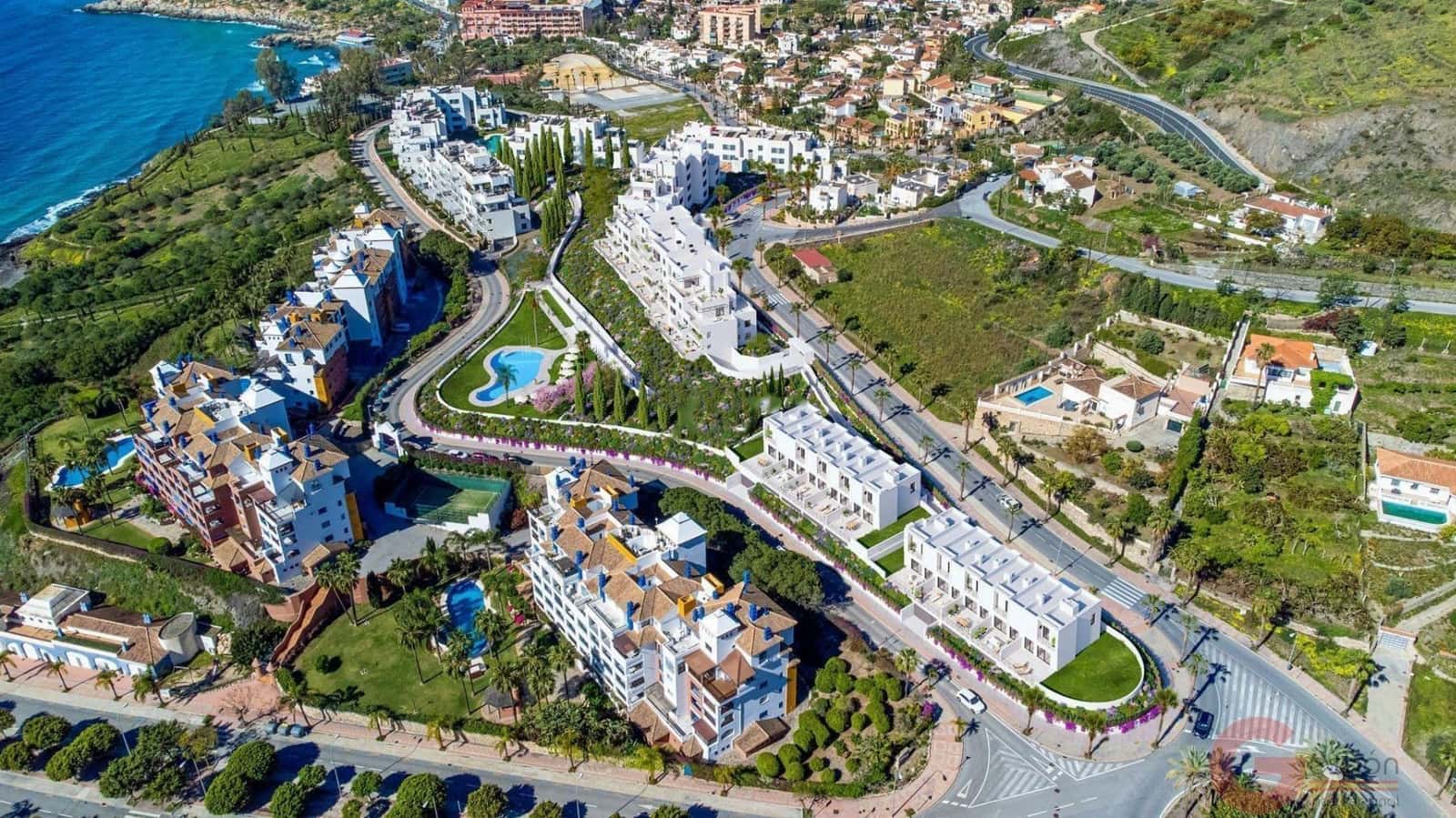 2 bedroom Flat for sale in Almunecar with pool garage - € 467,000 (Ref: 9826668)