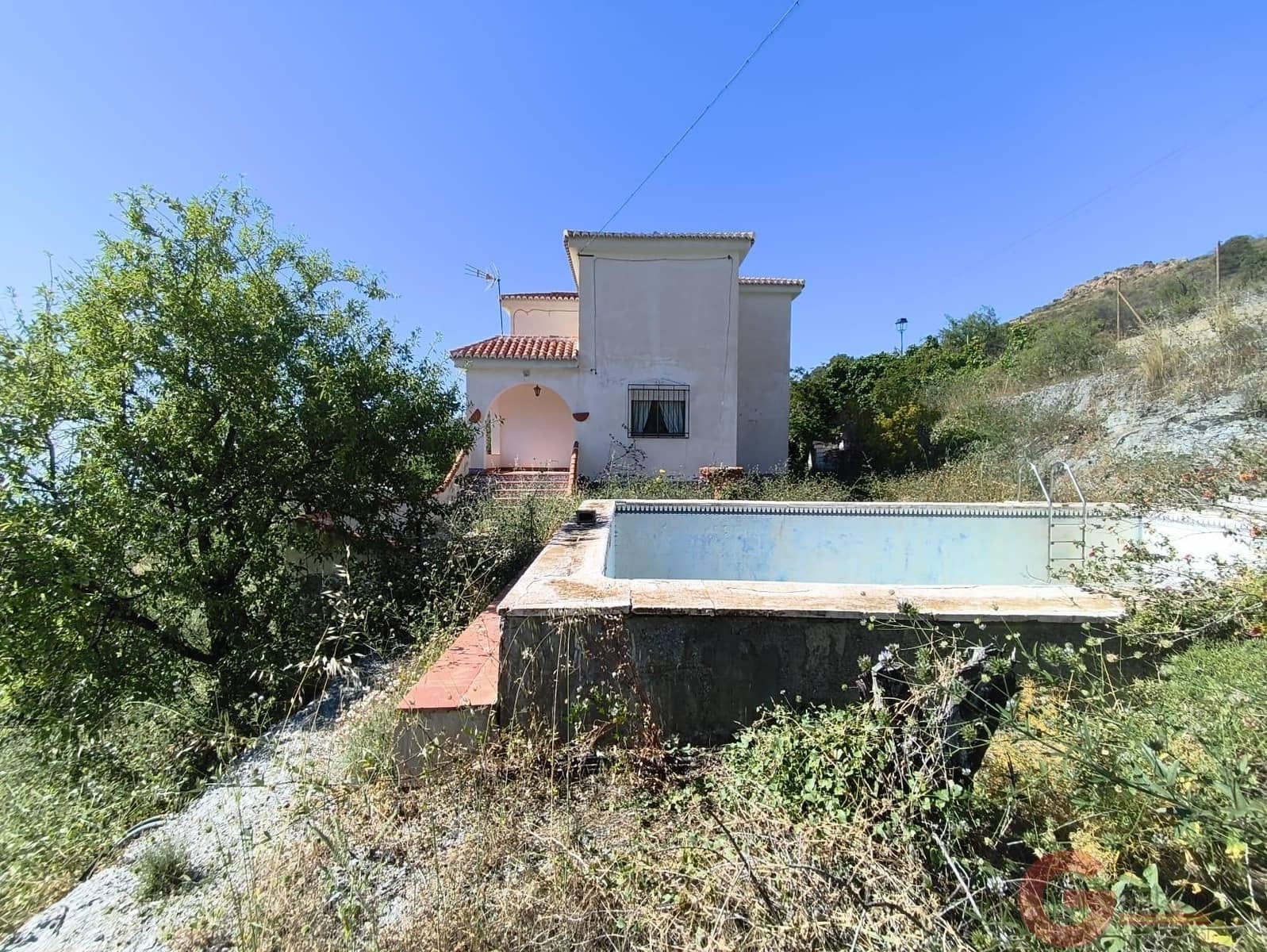 6 slaapkamer Villa te koop in Castell de Ferro met zwembad - € 230.000 (Ref: 9854646)