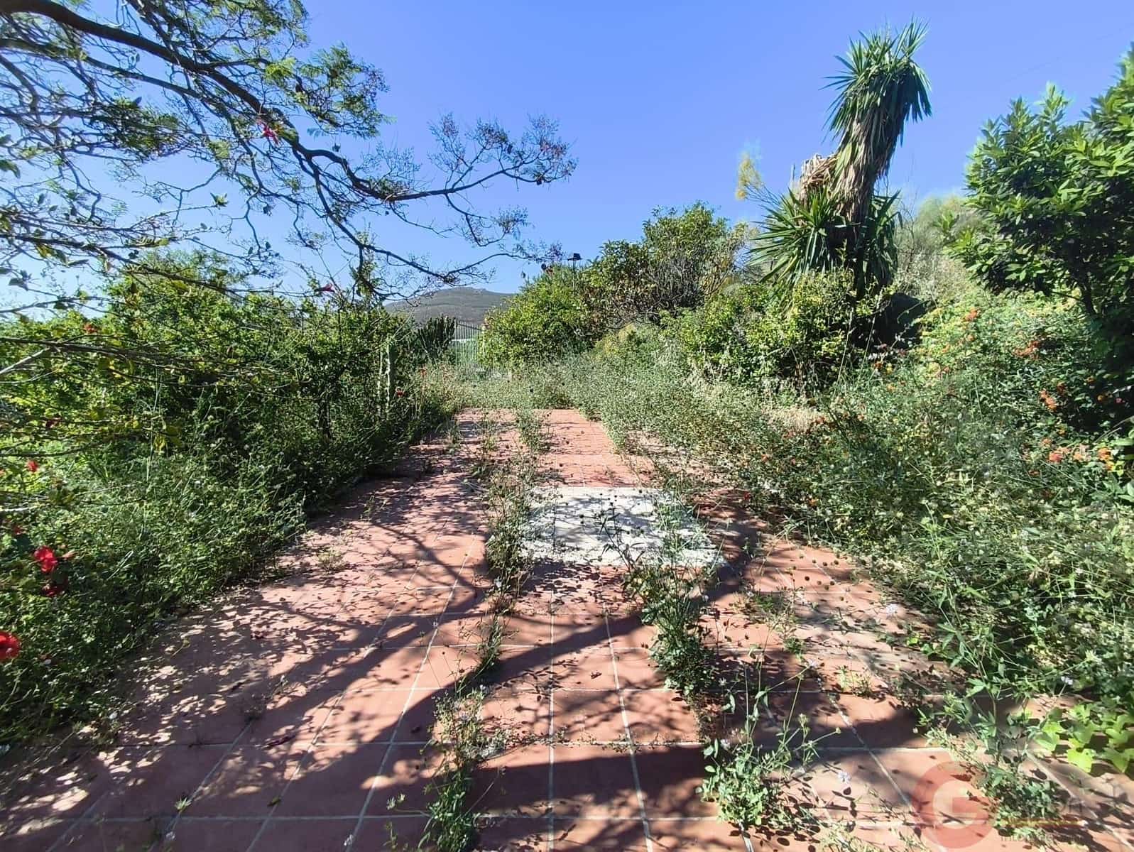 6 slaapkamer Villa te koop in Castell de Ferro met zwembad - € 230.000 (Ref: 9854646)