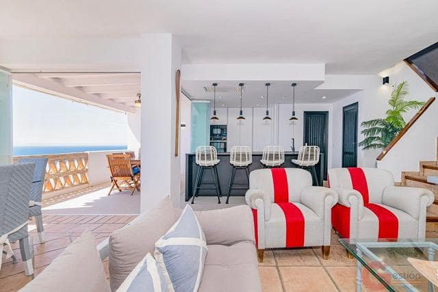4 bedroom Villa for sale in La Herradura with pool garage - € 1,010,000 (Ref: 9857650)