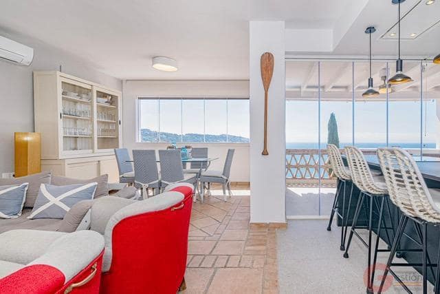 4 bedroom Villa for sale in La Herradura with pool garage - € 1,010,000 (Ref: 9857650)