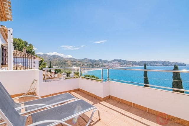 4 slaapkamer Villa te koop in La Herradura, Almuñécar met zwembad garage - € 1.010.000 (Ref: 9857650)