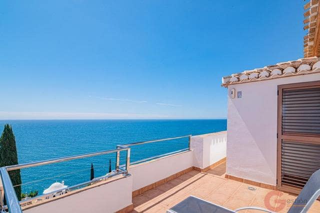 4 bedroom Villa for sale in La Herradura with pool garage - € 1,010,000 (Ref: 9857650)
