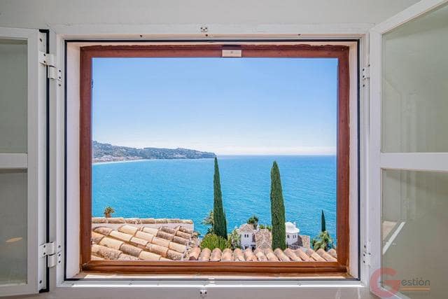 4 bedroom Villa for sale in La Herradura with pool garage - € 1,010,000 (Ref: 9857650)