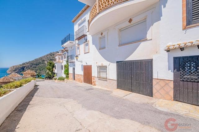 4 bedroom Villa for sale in La Herradura with pool garage - € 1,010,000 (Ref: 9857650)