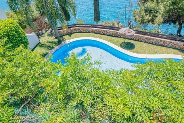 4 bedroom Villa for sale in La Herradura with pool garage - € 1,010,000 (Ref: 9857650)