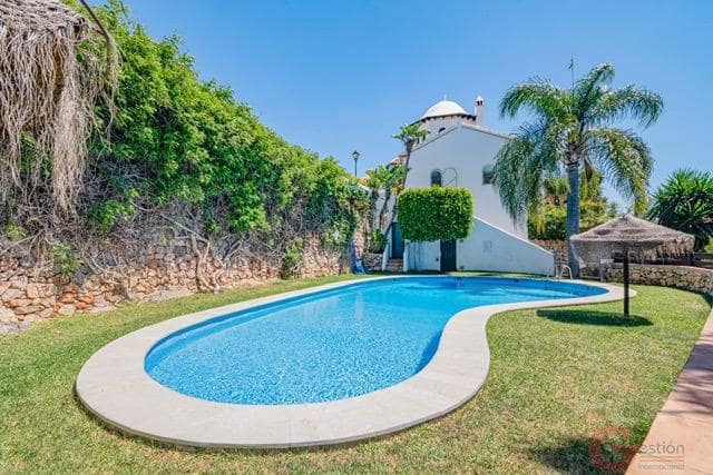 4 bedroom Villa for sale in La Herradura with pool garage - € 1,010,000 (Ref: 9857650)