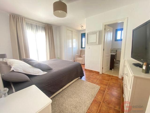 3 bedroom Villa for sale in Puente de Don Manuel with pool garage - € 303,000 (Ref: 9863864)