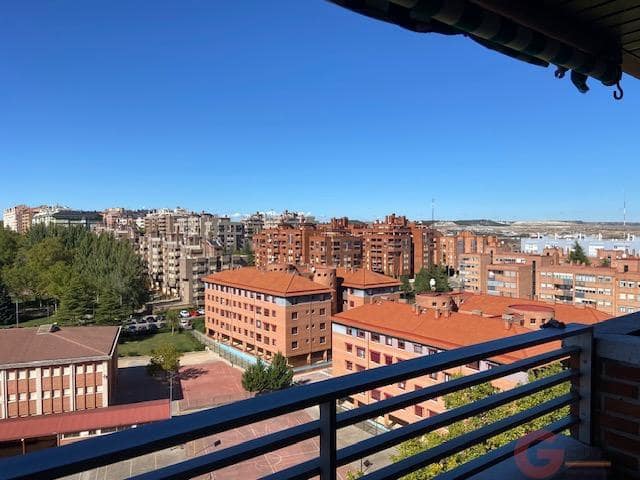 4 bedroom Flat for sale in Valladolid city with garage - € 255,000 (Ref: 9865305)