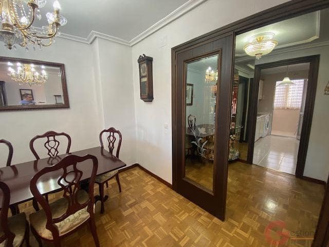 4 bedroom Flat for sale in Valladolid city with garage - € 255,000 (Ref: 9865305)