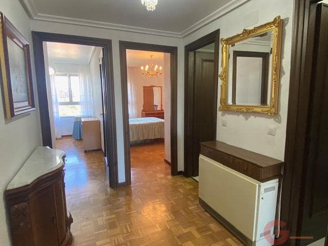 4 bedroom Flat for sale in Valladolid city with garage - € 255,000 (Ref: 9865305)