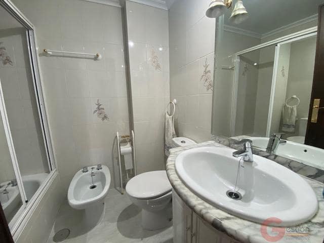 4 bedroom Flat for sale in Valladolid city with garage - € 255,000 (Ref: 9865305)