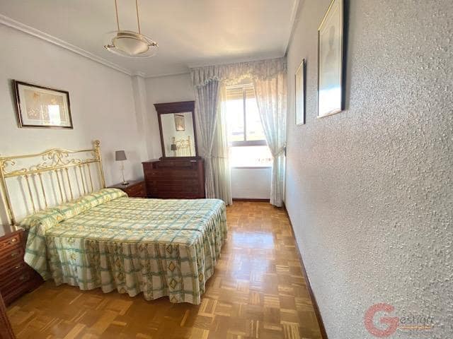 4 bedroom Flat for sale in Valladolid city with garage - € 255,000 (Ref: 9865305)
