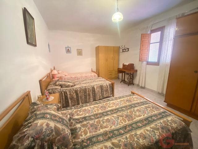 7 soveværelse Finca/Landehus til salg i Comares med garage - € 325.000 (Ref: 9875432)