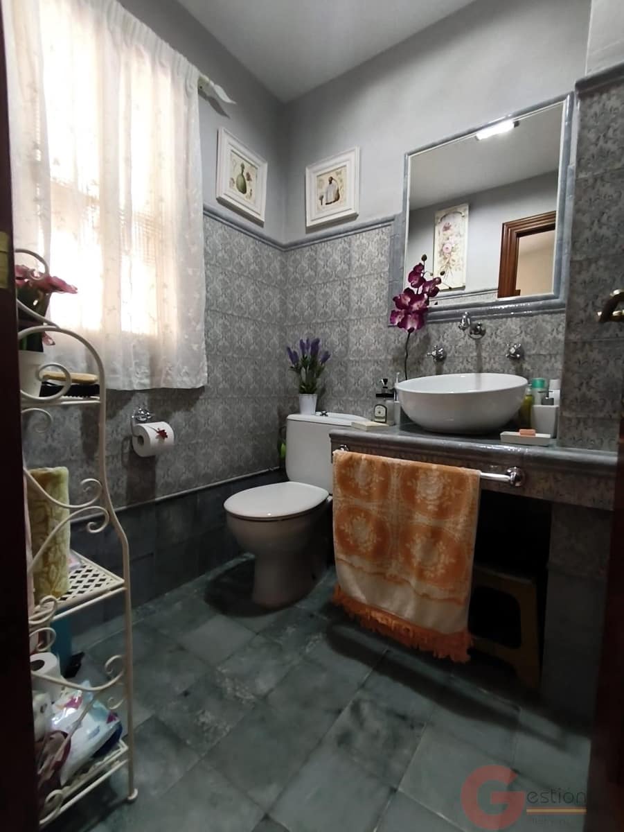 Chalet de 5 habitaciones en Motril en venta con garaje - 297.000 € (Ref: 9884928)