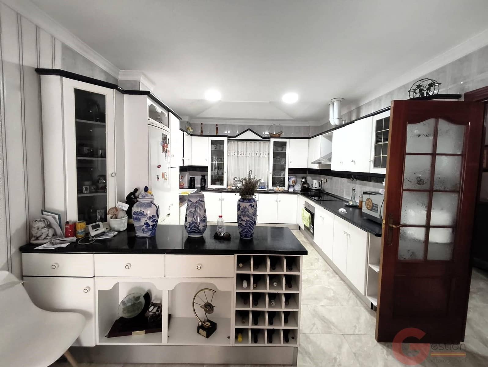 Chalet de 5 habitaciones en Motril en venta con garaje - 297.000 € (Ref: 9884928)