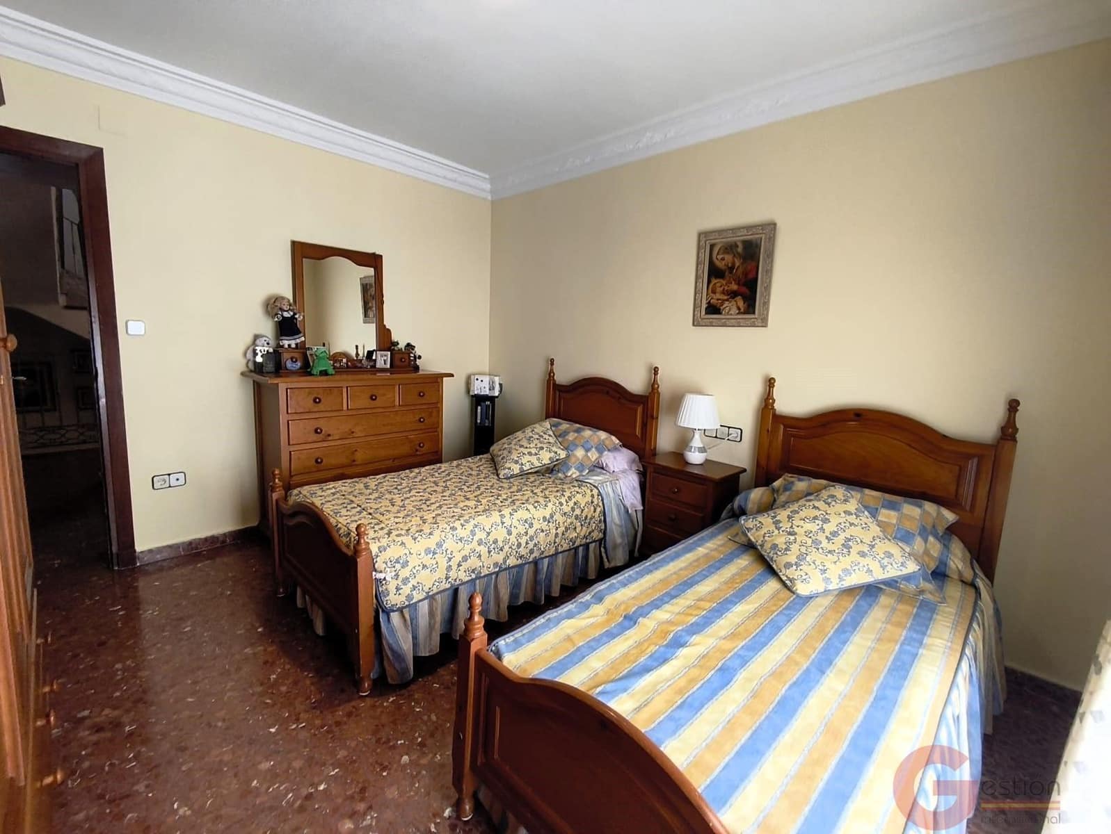 Chalet de 5 habitaciones en Motril en venta con garaje - 297.000 € (Ref: 9884928)