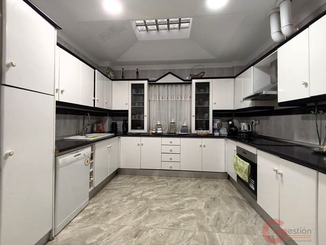 5 Zimmer Villa zu verkaufen in Motril mit Garage - 297.000 € (Ref: 9884928)
